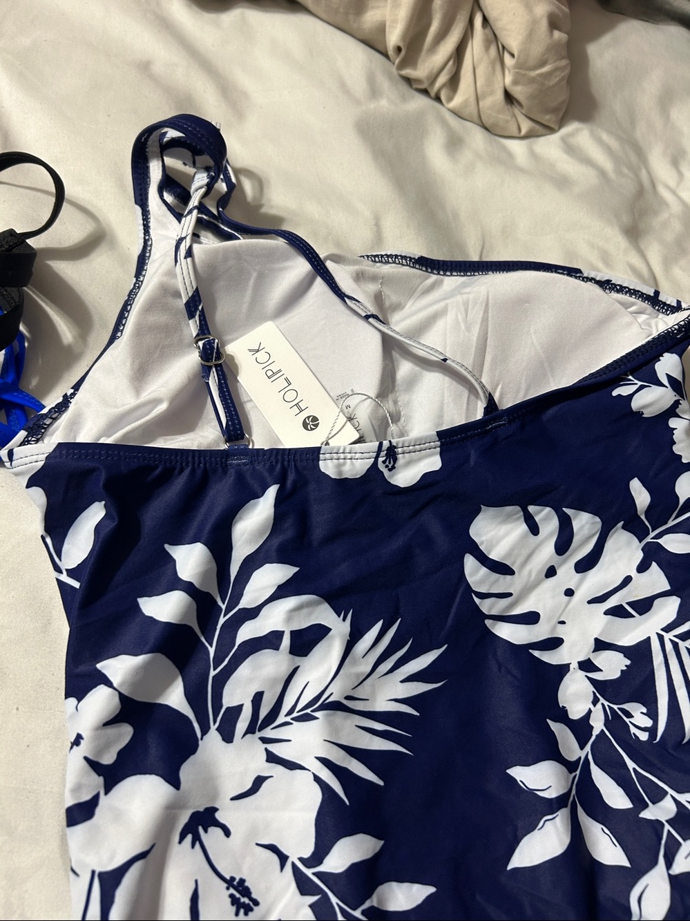 One piece bathing suit - Picture 3 of 3